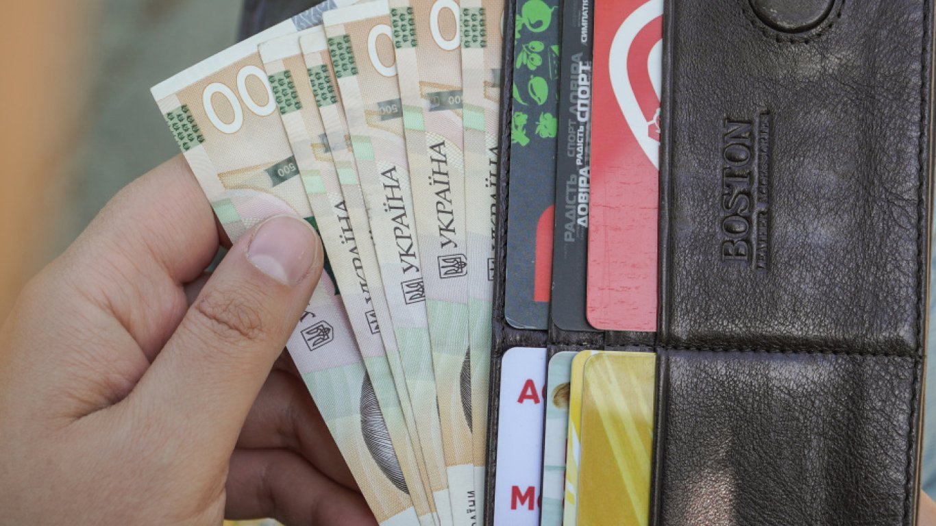 Зміна зарплат чиновникам у громадах