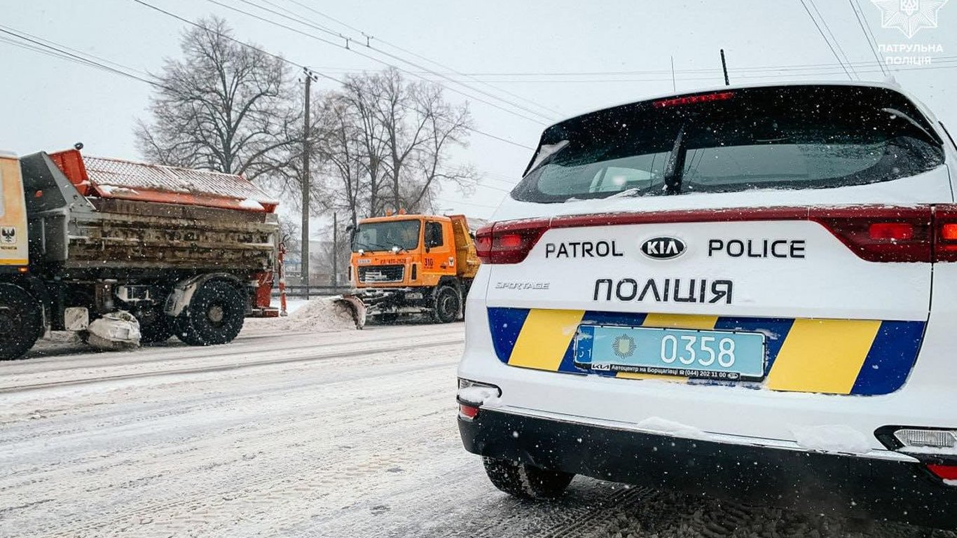 Шесть машин столкнулись на Киевской кольцевой: движение парализовано