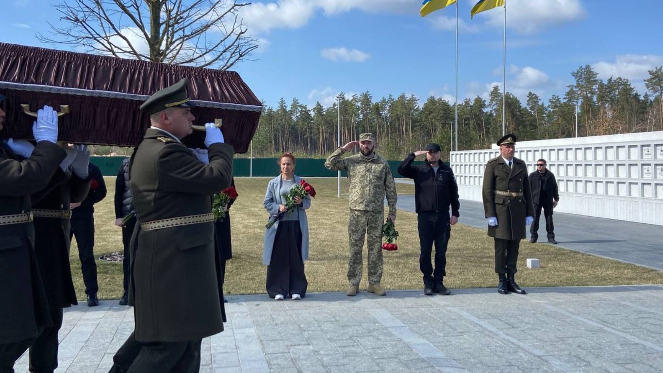 Поховання п'ятьох невідомих Героїв