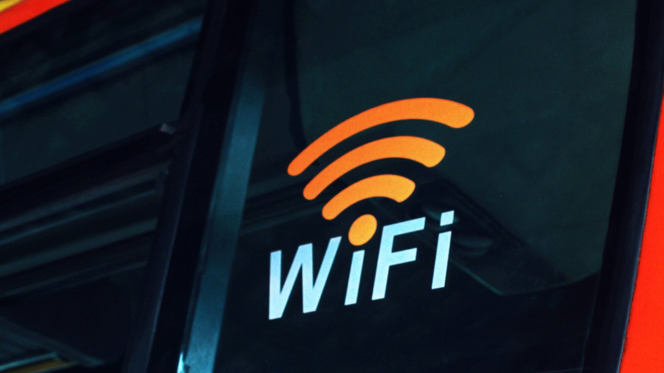 Public Wi-Fi traffic tracking by hackers