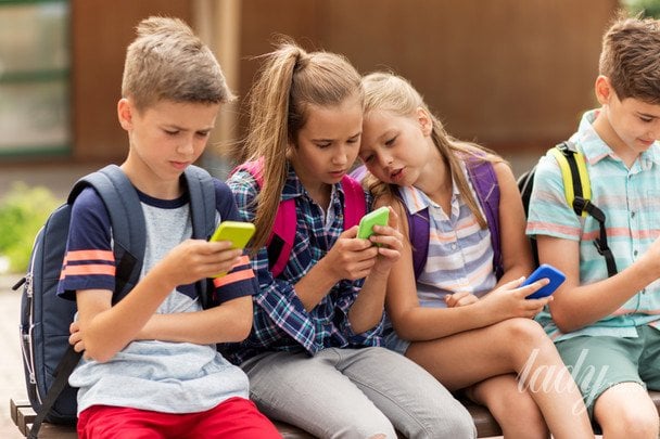 Polska planuje zakaz social mediów dla młodzieży. Szczegóły projektu