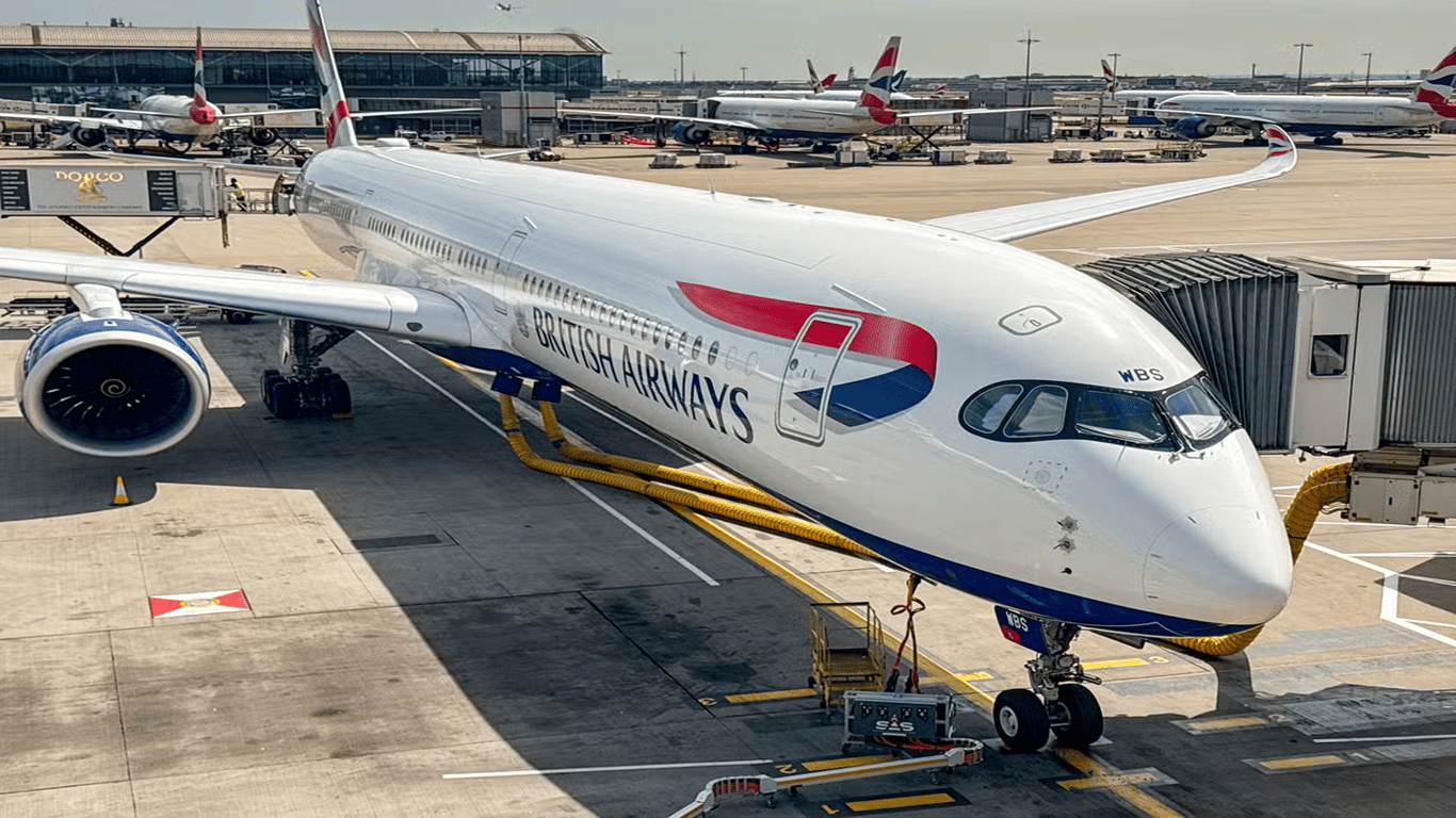 Самолет British Airways лишился шасси в воздухе: история благополучной посадки