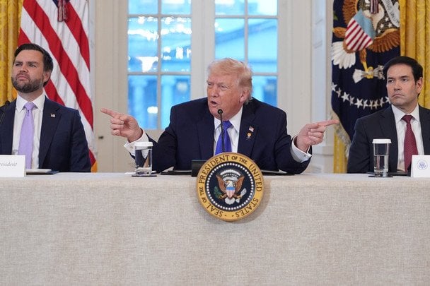 Трамп опитує республіканців у Мар-а-Лаго