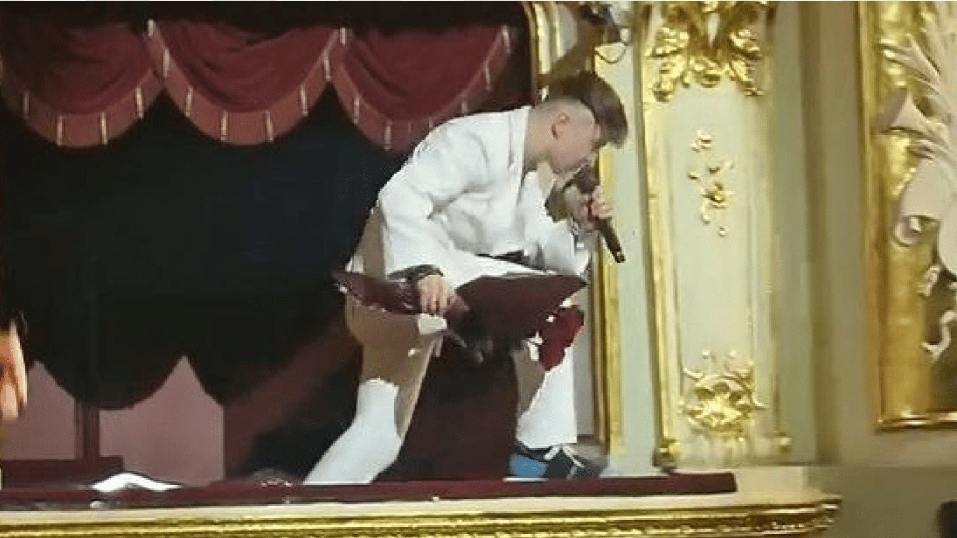 Odessa Opera House in Uproar Over Pop Star's Balcony Performance
