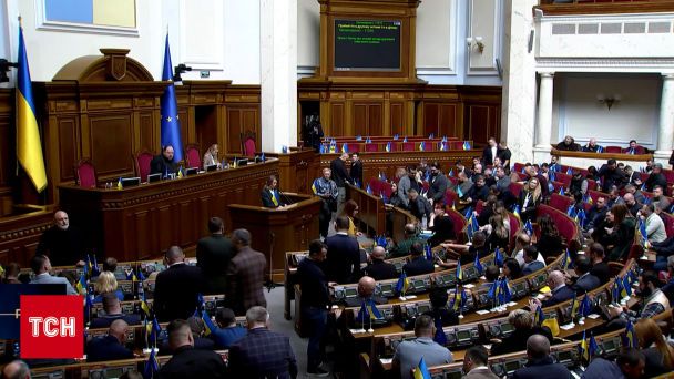 Погрози держслужбовцям, нові покарання