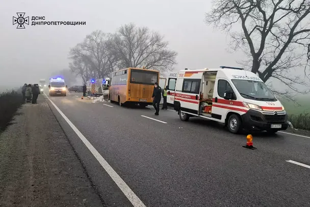Смертельная ДТП со школьным автобусом в Днепропетровской области: погибли двое, семеро ранены