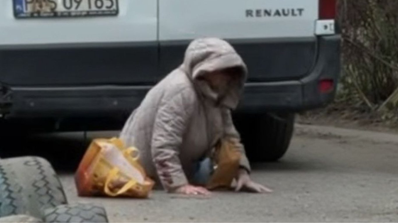 Автомобіль ТЦК збив жінку