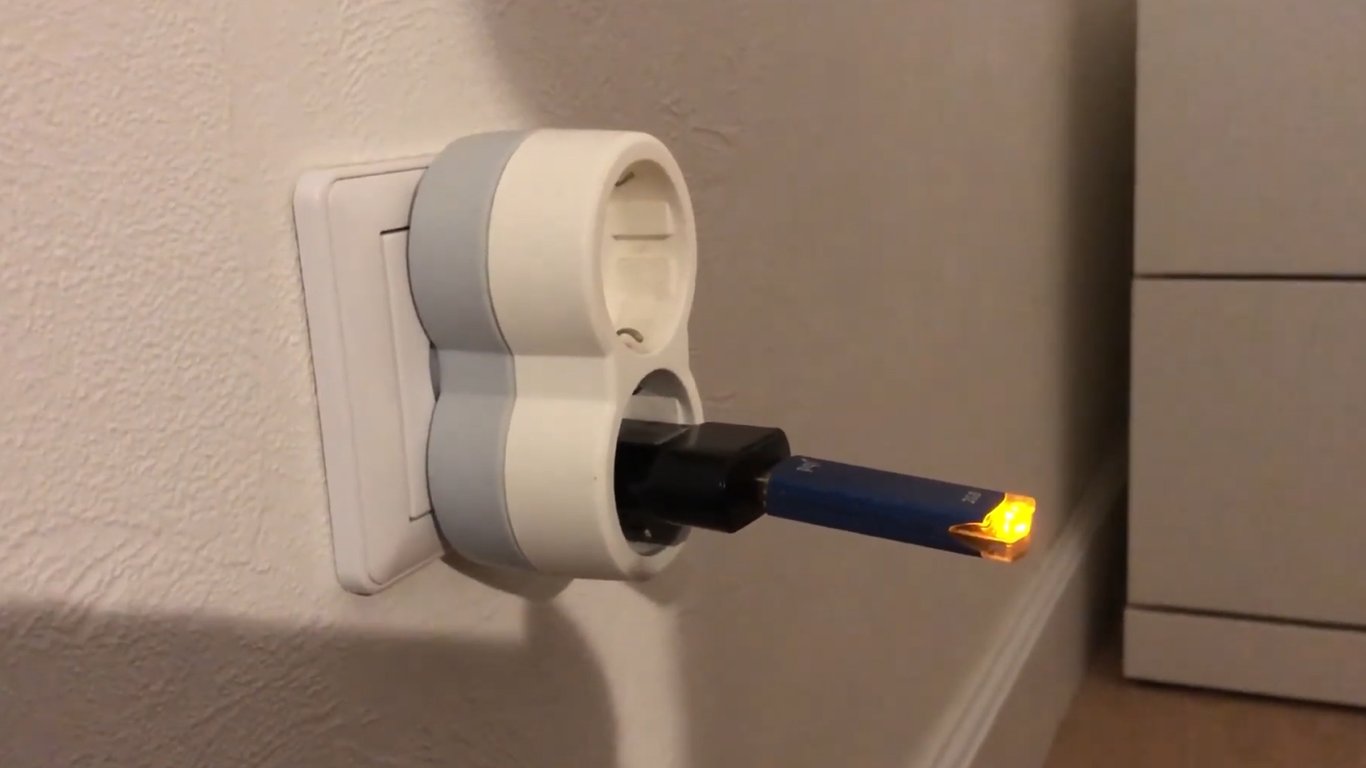 Eksperci tłumaczą, dlaczego pendrive nie działa po włożeniu do ładowarki