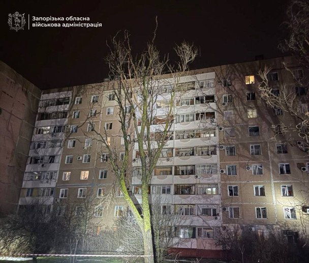 Ночной обстрел Запорожья: ранен человек при попадании в жилой дом