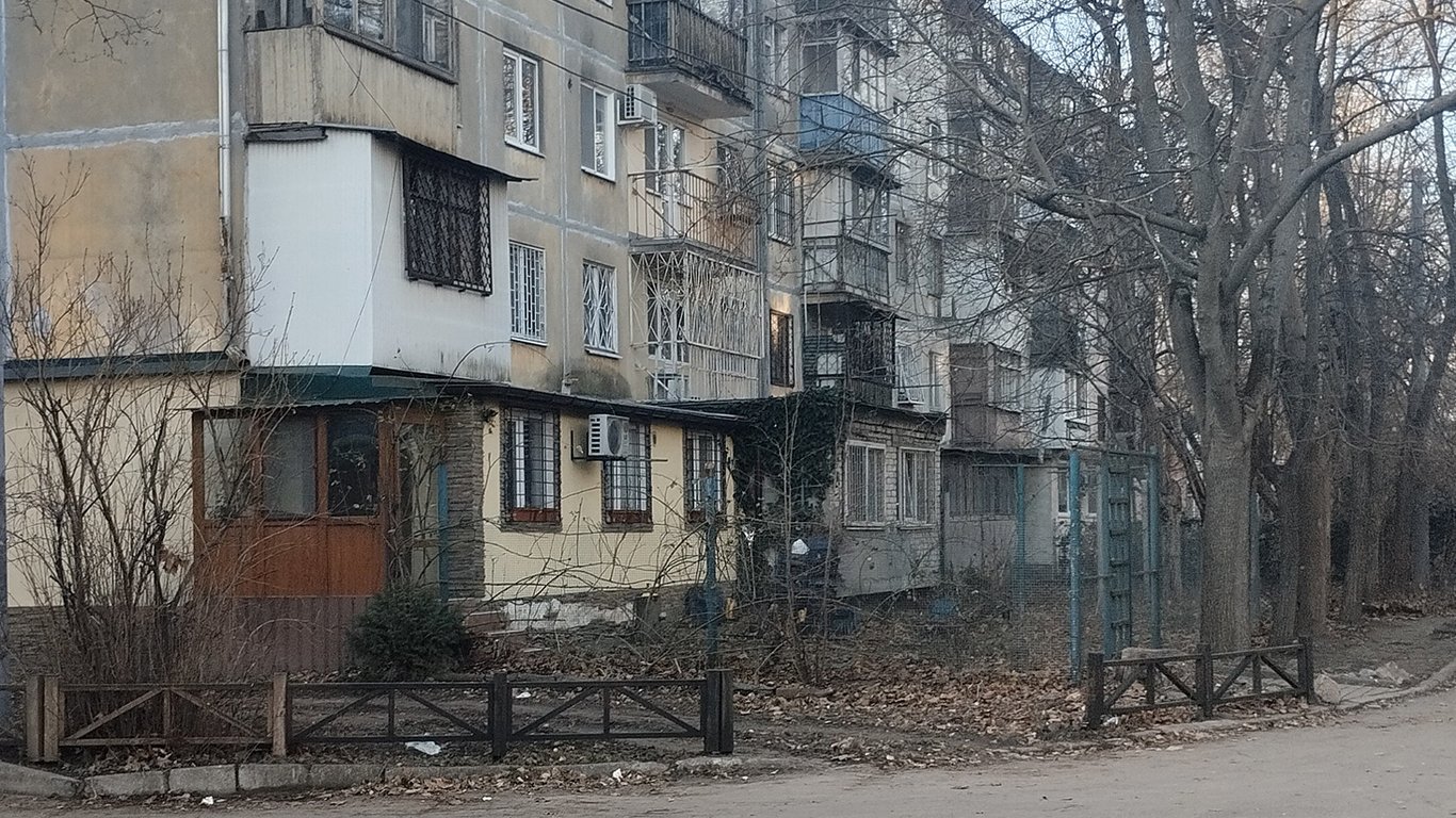Почему в 2026 году россияне всё чаще покупают жильё на первом этаже: ключевые плюсы и подводные камни