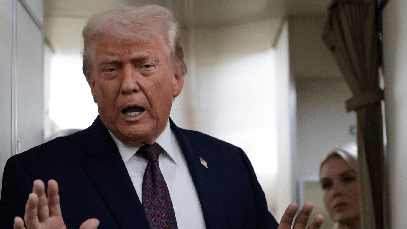 Трамп з пінгвіном у Гренландії