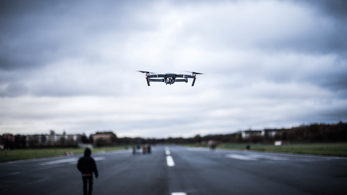 Bezpieczeństwo infrastruktury krytycznej: UE planuje wykorzystać sieci 5G do obrony przed dronami