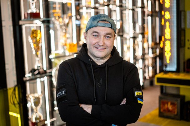 Команда NAVI з кубком