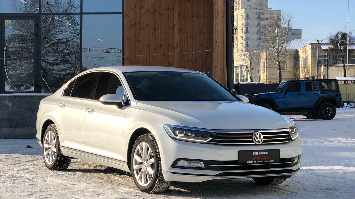 Volkswagen Passat B8 на украинской дороге
