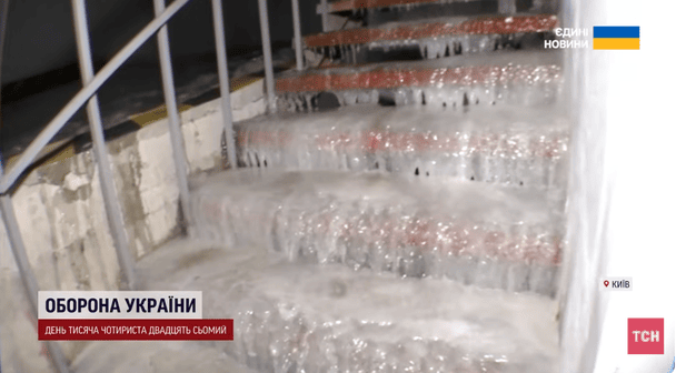 Печерск: Неделя в хаосе после прорыва отопительной трубы – дом и автомобили сильно повреждены