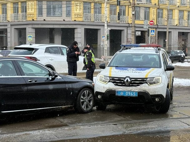 Патрульные в Киеве остановили Mercedes после погони: водитель был пьян
