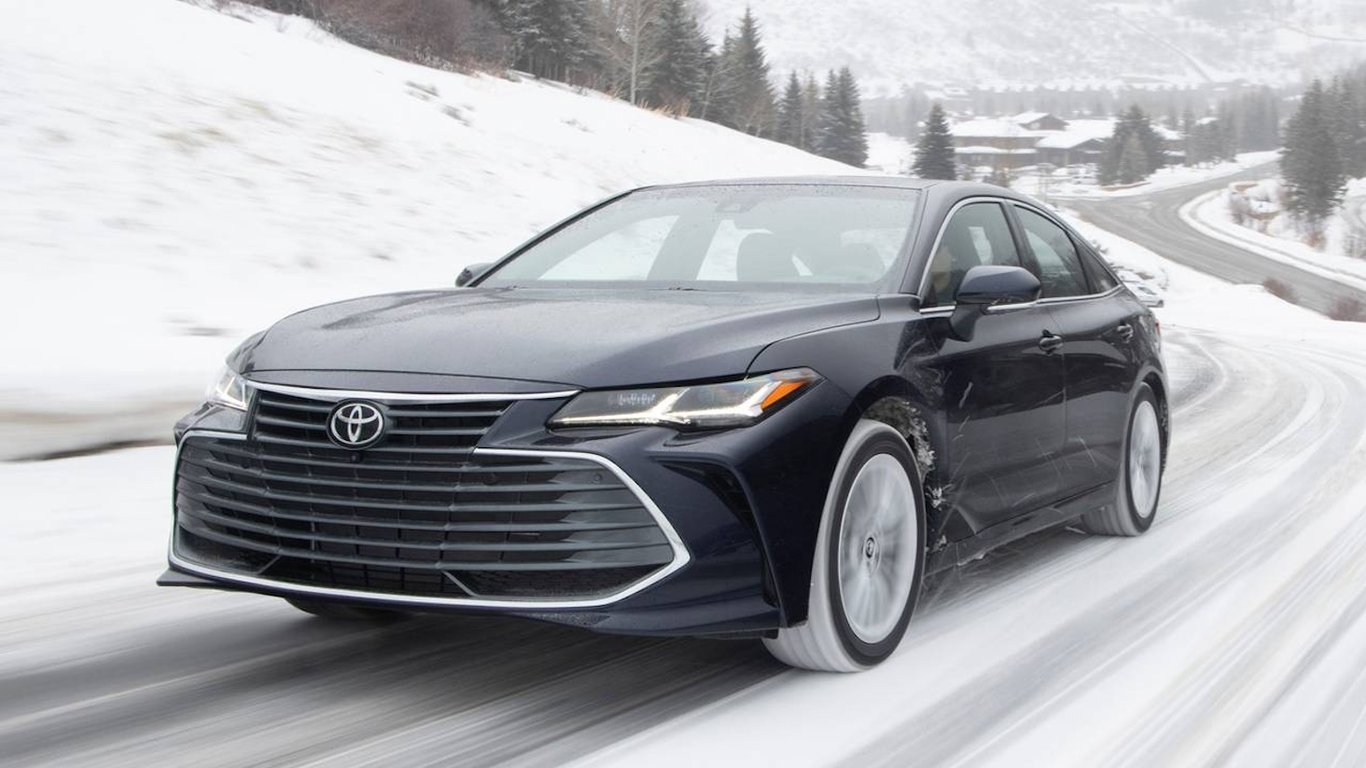Toyota Avalon 2022: причины популярности подержанного седана в России