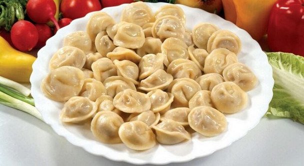Jak uzyskać soczyste pierogi? Kluczowy trik z zimną wodą