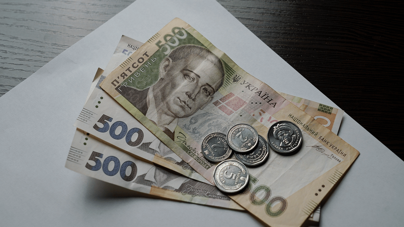 Пенсійні надбавки для людей 70+