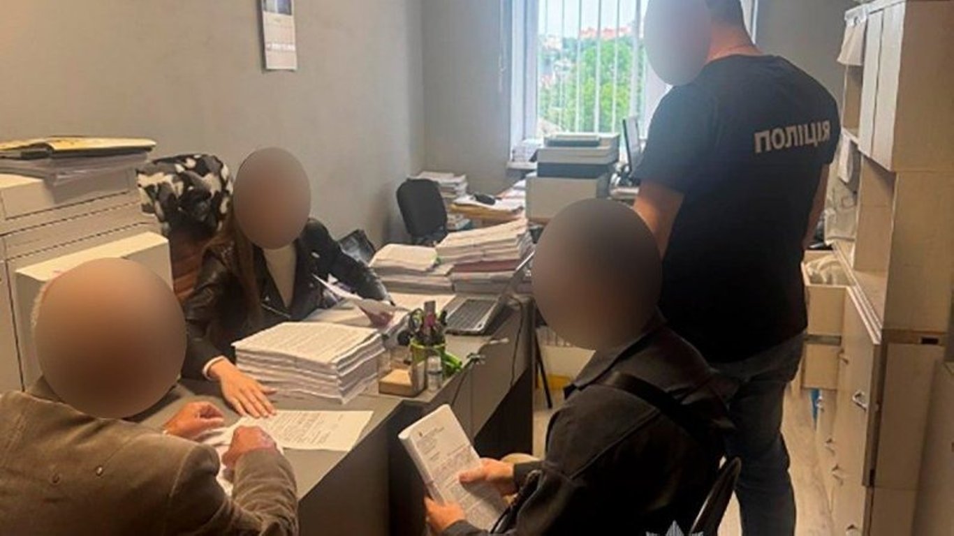 Затримані за привласнення грошей ЗСУ