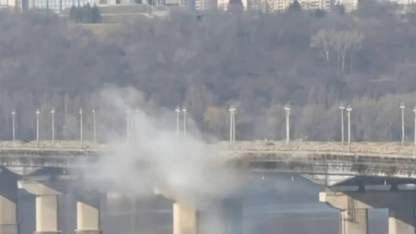 Витік тепломережі на мосту Патона