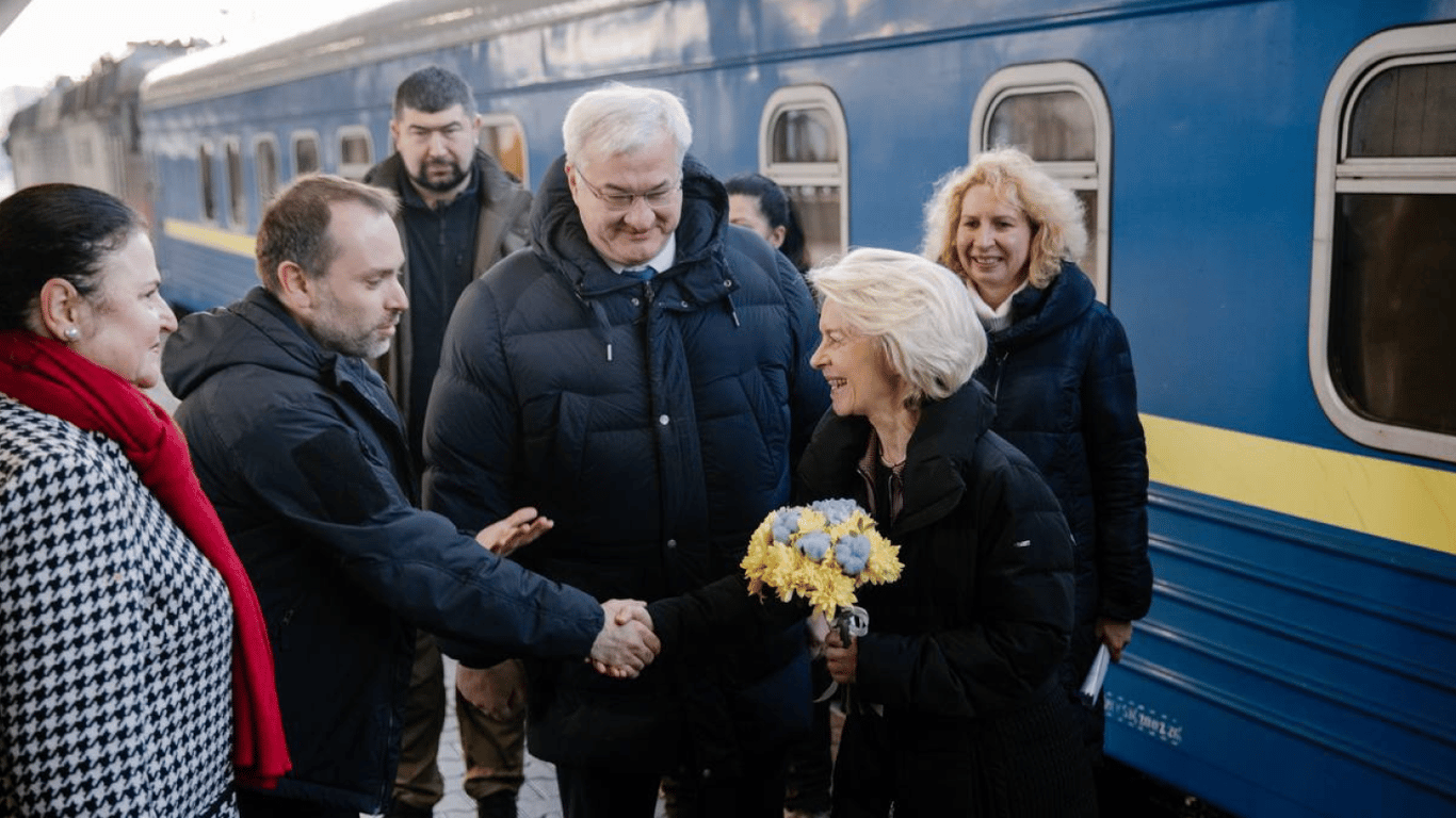 Зустріч делегацій на річницю війни