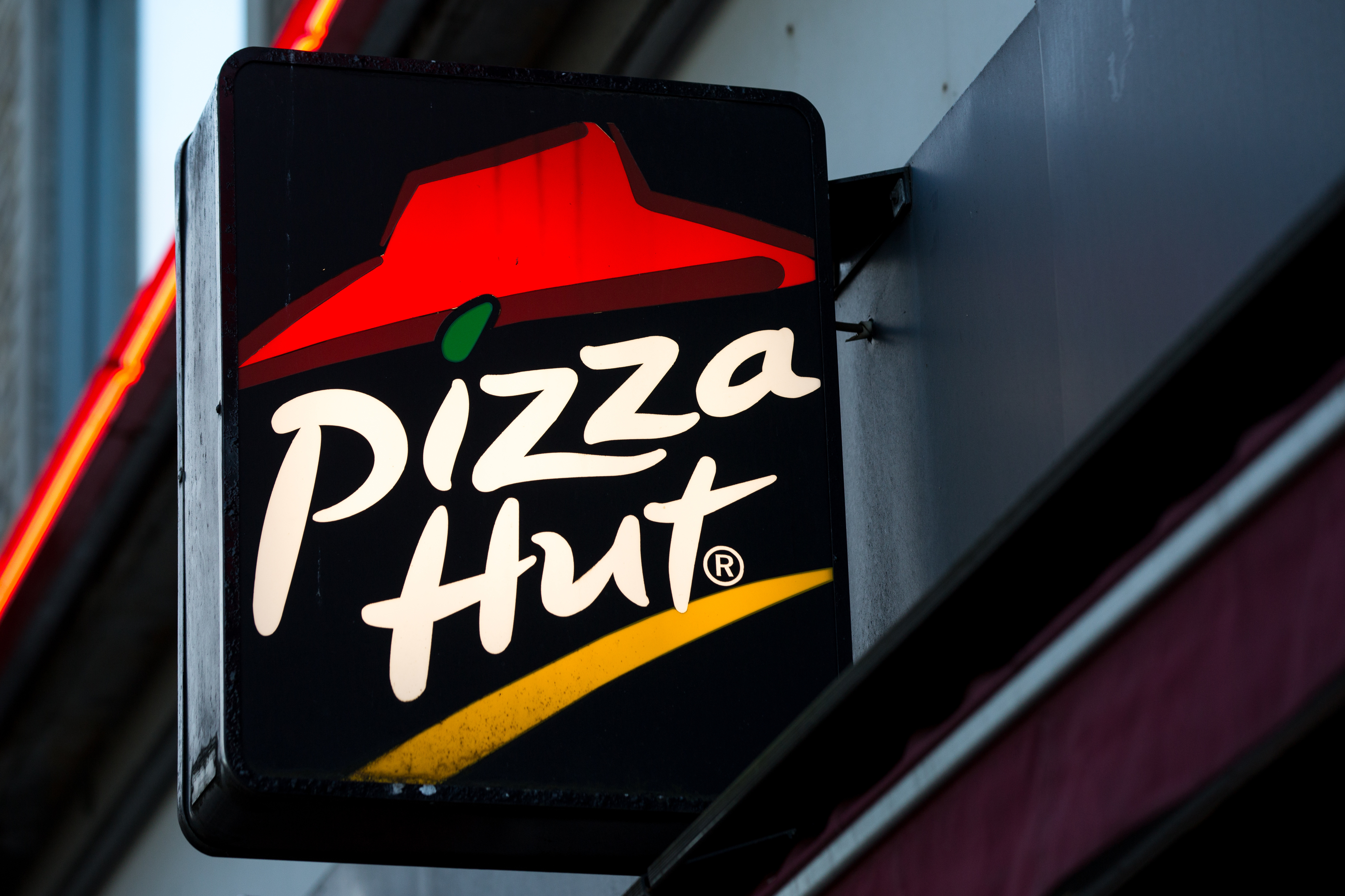 Битва ресторанів: Pizza Hut та Prezzo запускають страви за £5 та 99p