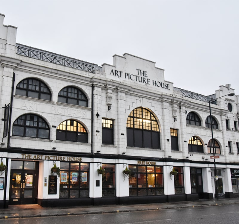 Один из самых красивых пабов Wetherspoons в Британии ждет масштабной реставрации