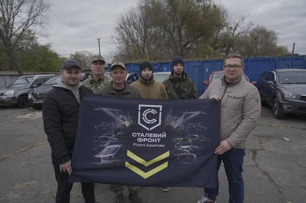 Ахметов передав бригаді ЗСУ мобільні майстерні та 15 авто для дронів
