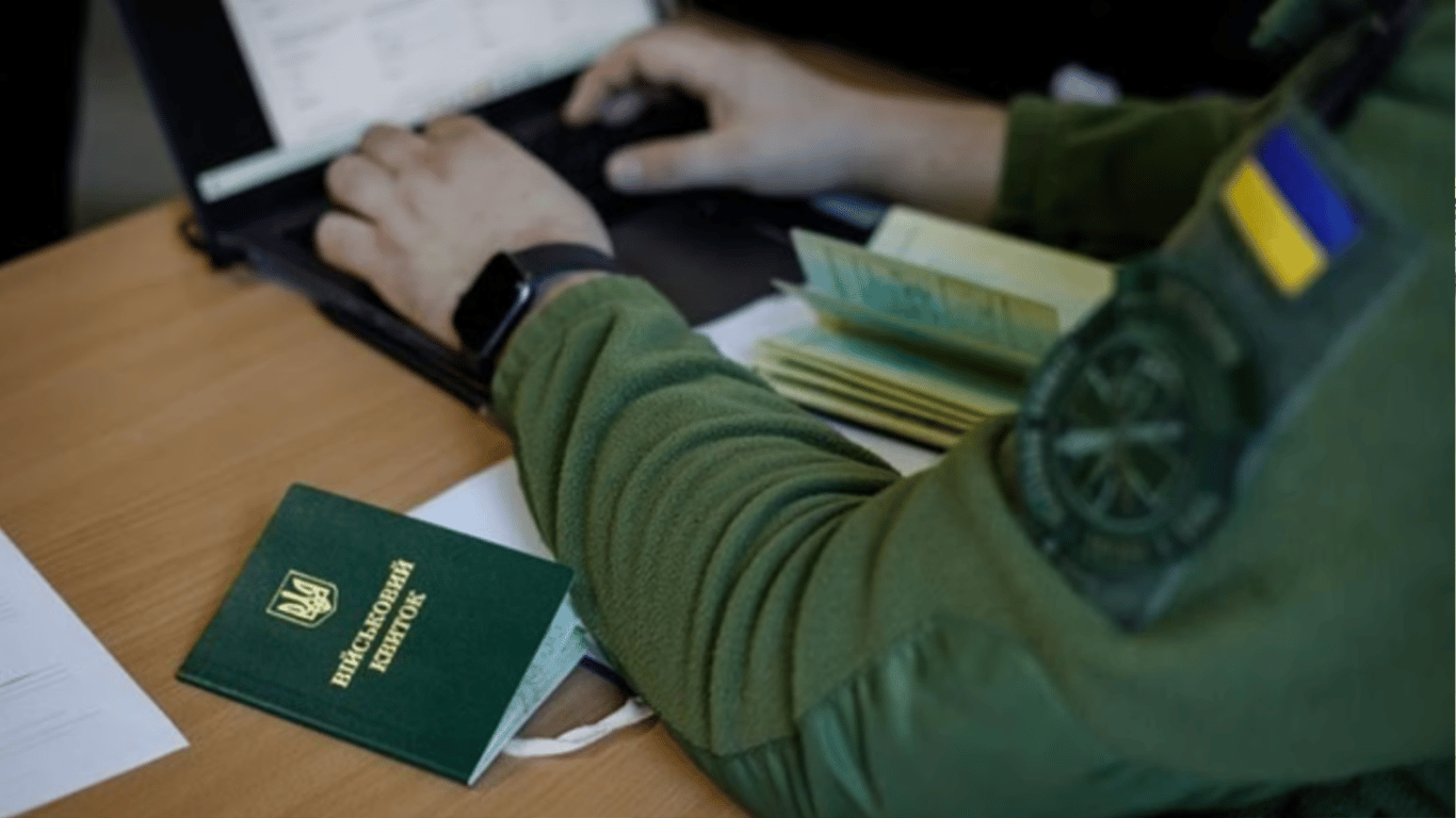 Zmiana płci na żeńską – warunek wykluczenia z ewidencji wojskowej w Ukrainie