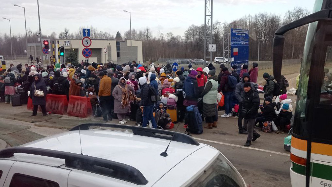 Польша отменяет спецзакон для украинцев