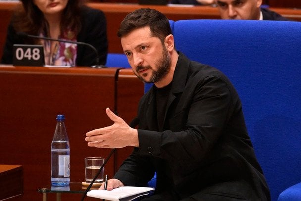 Зеленський про вибори: Не маю наміру триматися за крісло