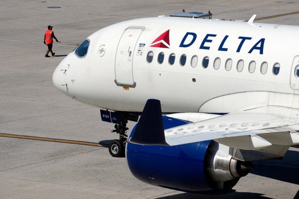 Самолет Delta совершил экстренную посадку: 200 человек эвакуированы из-за загадочного запаха