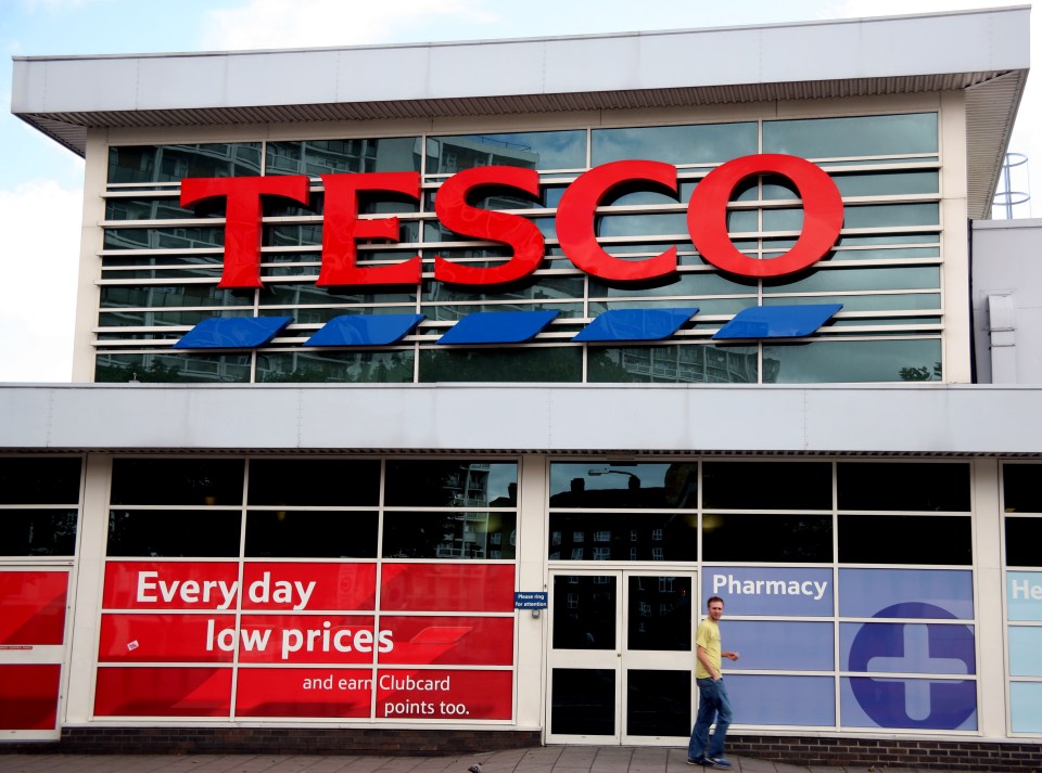 У Tesco з'явилися заморожені сосисковий рулетики від Greggs: що ще у продажу
