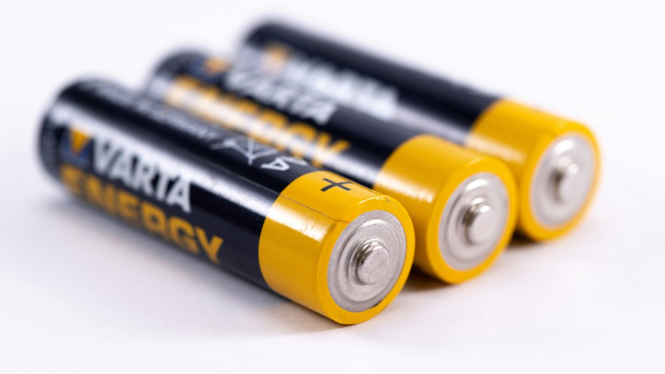 The Century-Long Reign of AA and AAA Batteries: How a Universal Standard Emerged