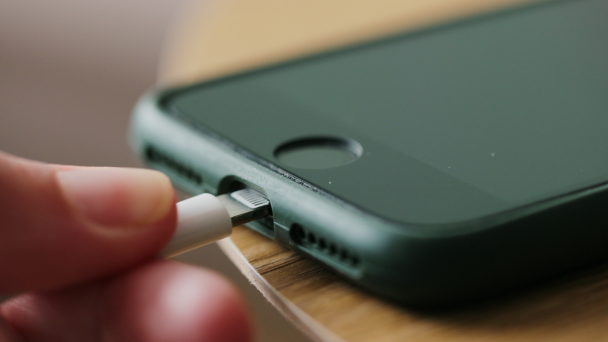 Why Experts Say You Should Stop Charging Your Phone at 80%
