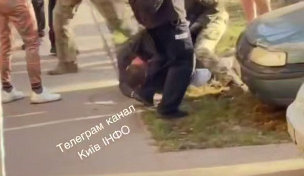 Funkcjonariusz użył gazu wobec napastliwego mężczyzny podczas legitymowania w stolicy
