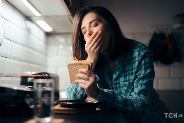 Nieustanne podjadanie: skąd się bierze i jak nad nim zapanować