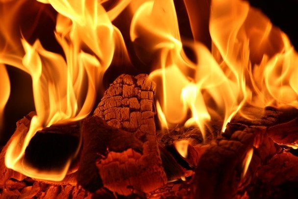 Popiół do pieca: prosty sposób na podwojenie ciągu bez wydatków