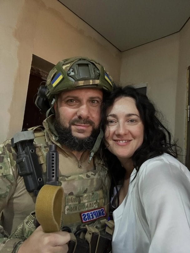 Соломія Вітвіцька з нареченим-військовим