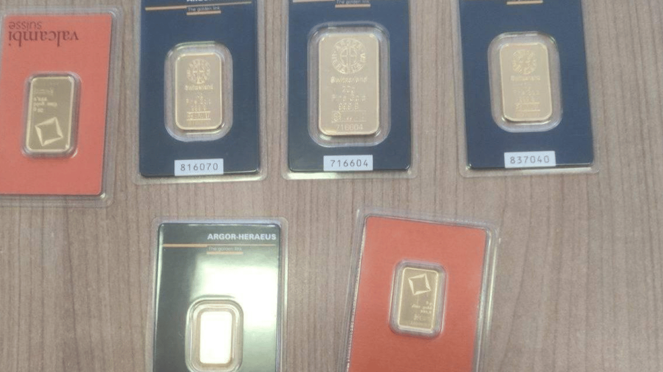 Контрабанда золота, 6 злитків
