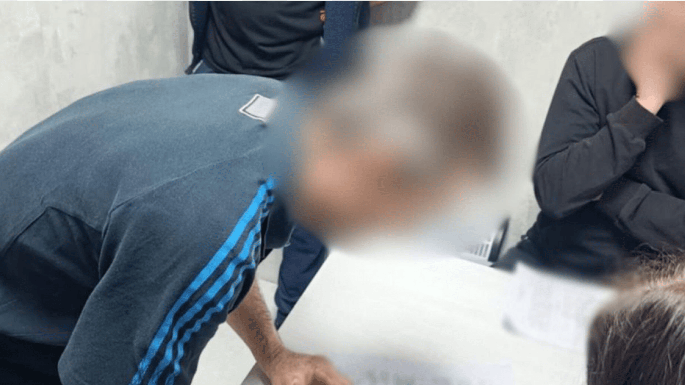 Шахрай обікрав людей на дровах