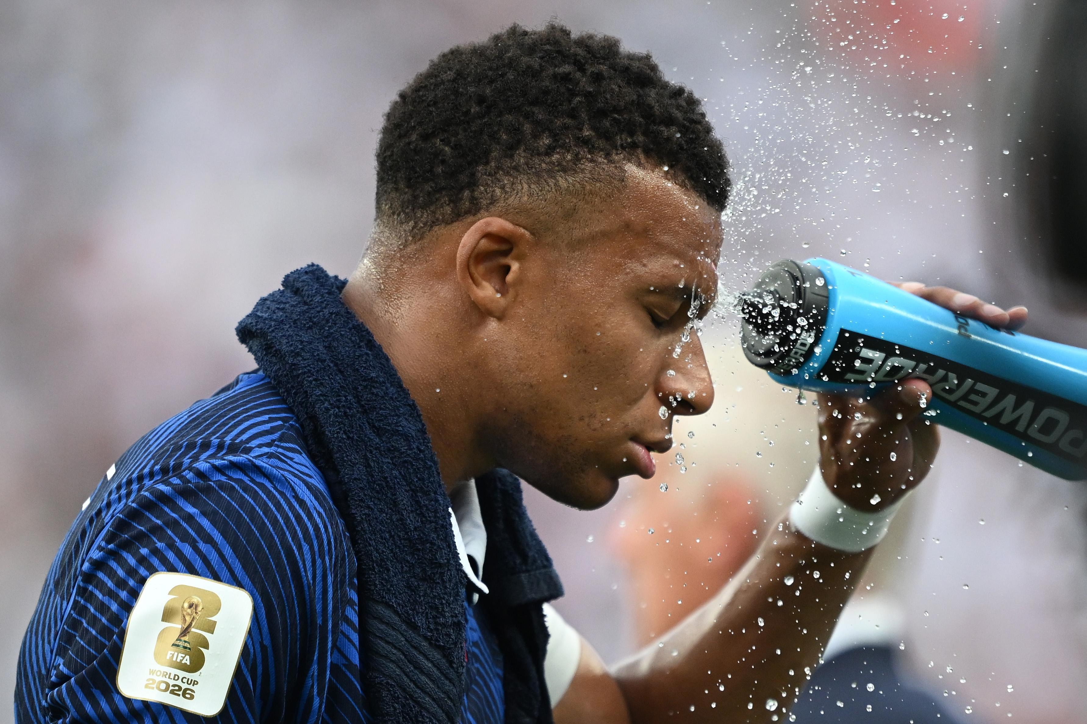 Trinkpausen bei der WM sorgen für Ärger: Spieler und Fans kritisieren FIFA-Entscheidung