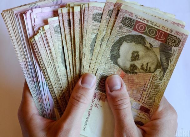 Зарплаты в Украине выросли до 27 тысяч гривен: где платят больше всего