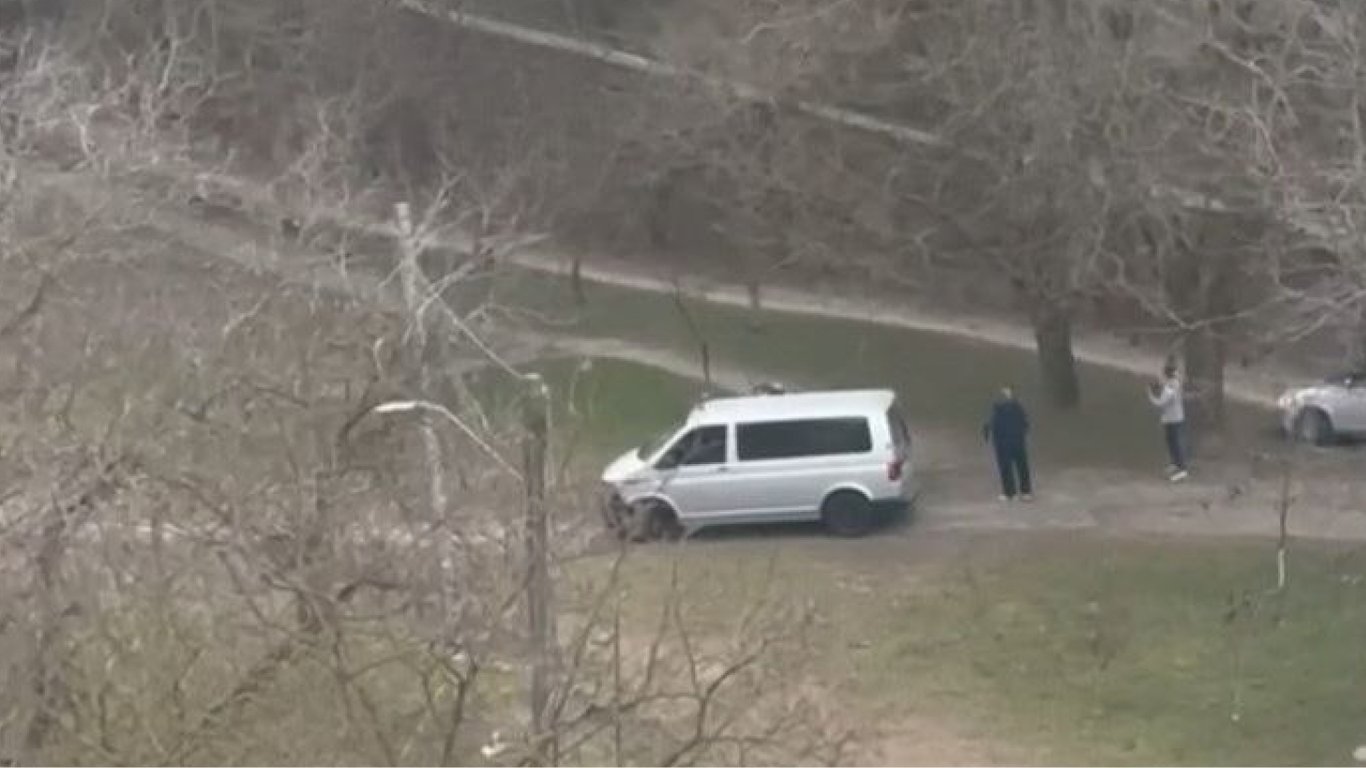 Стрілянина ТЦК у дворі будинку