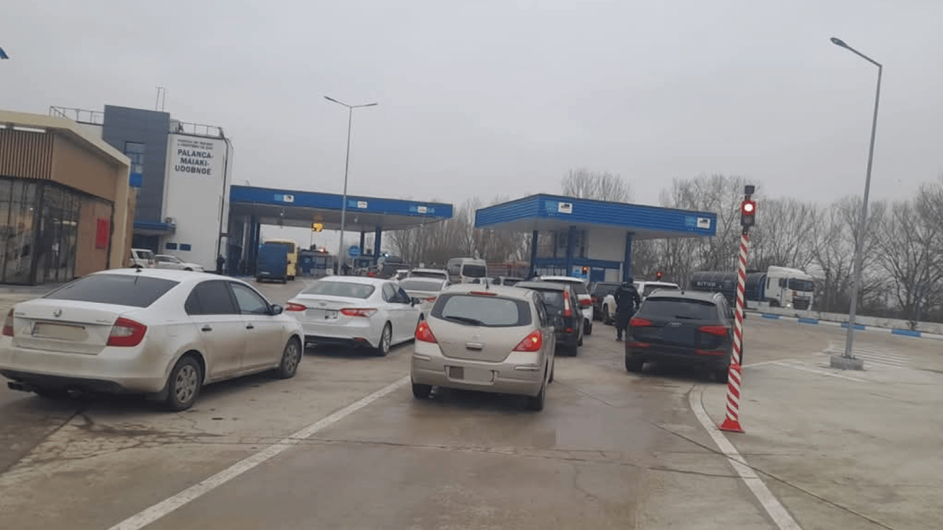 В Одесской области закрыты таможенные посты: движение через границу остановлено