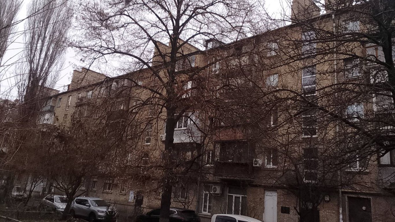 Вікно у ванній кімнаті хрущовки