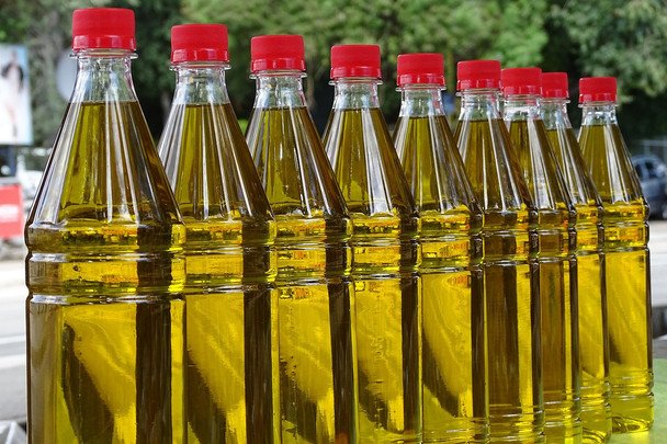 Из-за обстрелов остановилась треть маслозаводов: что ждет цены на подсолнечное масло