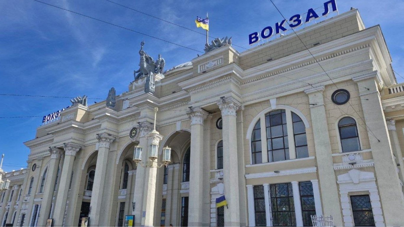 Вокзал в Одесі з заблокованими людьми