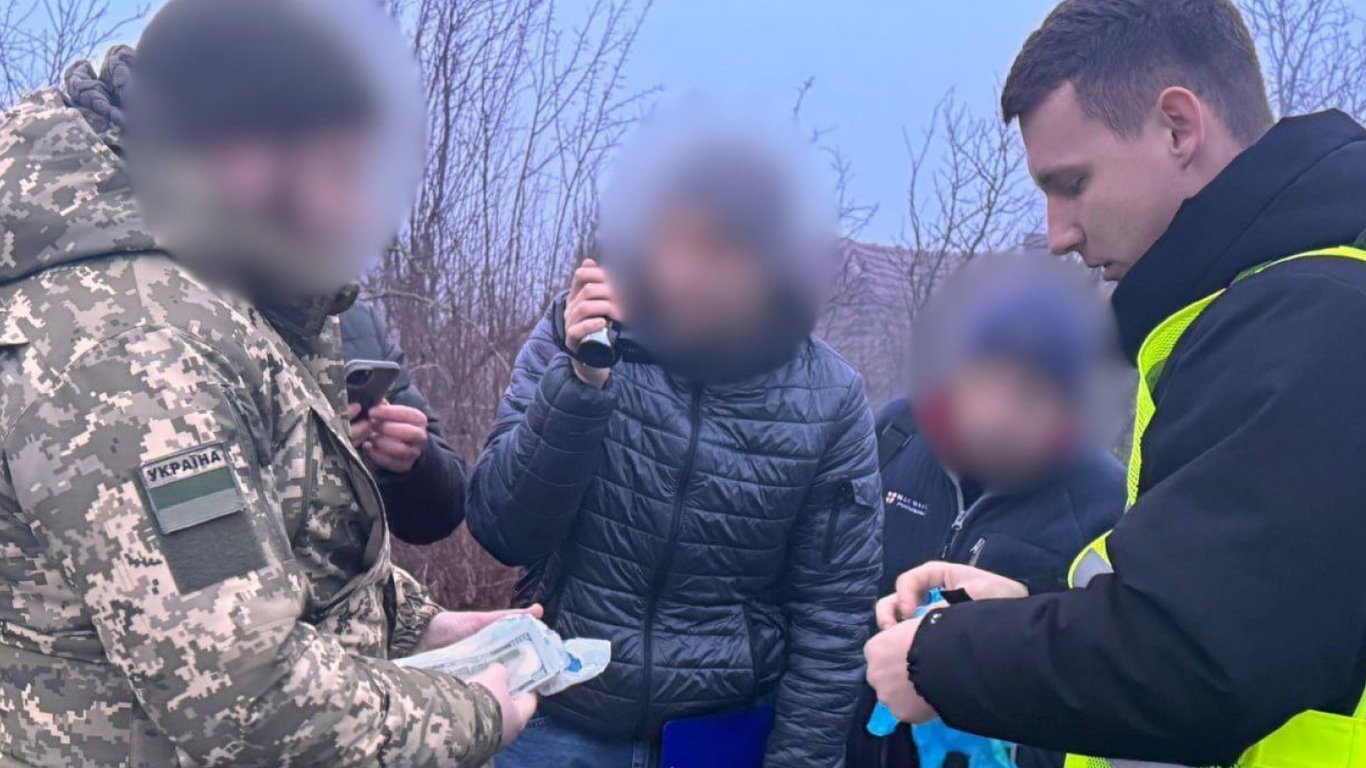 На Одесской границе задержан военный, предлагавший взятку в $4000